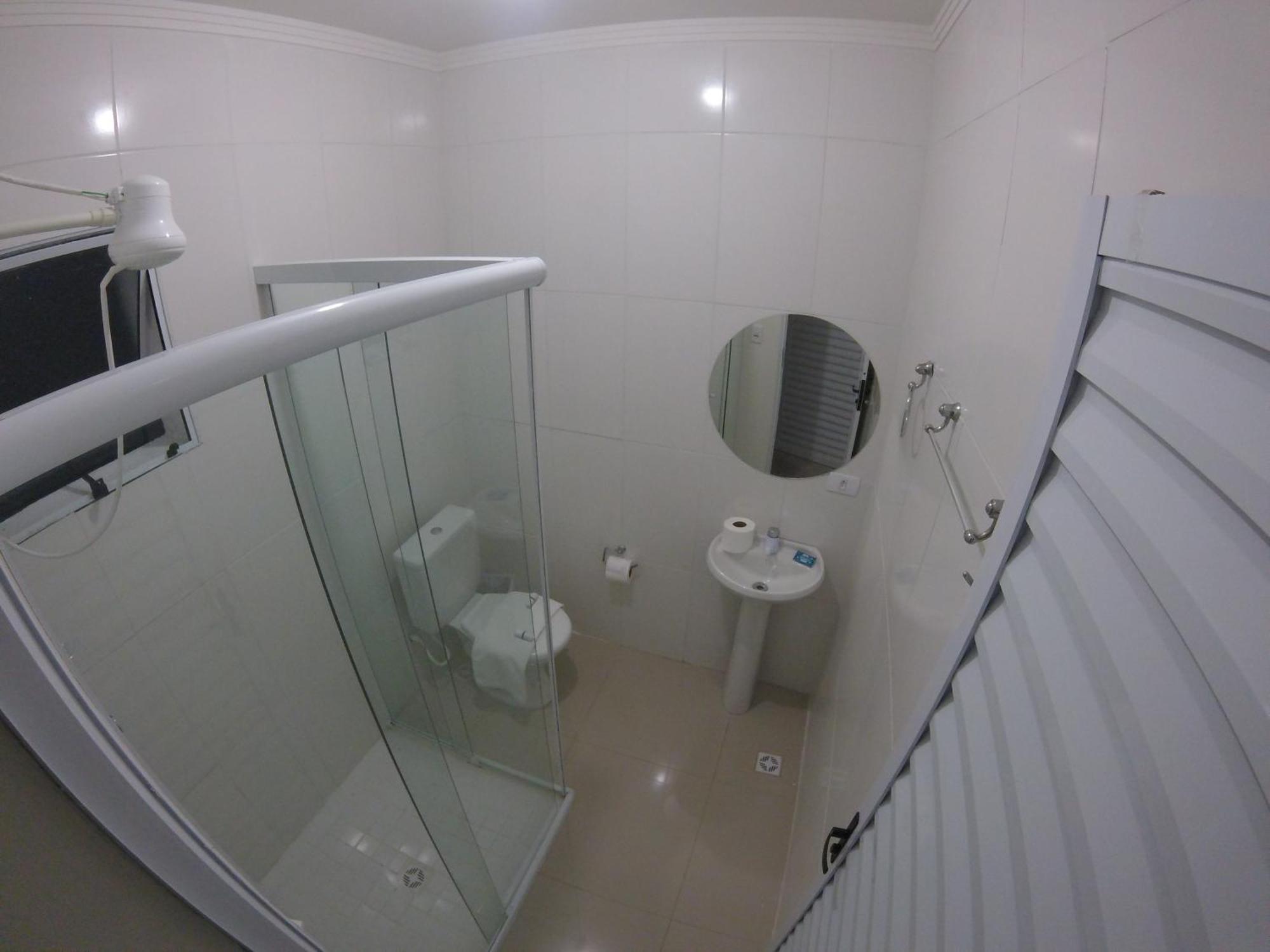 Pousada Praia Cia, Piscina, Centro, Estacionamento, Wifi, Saida Ate As 16H Bertioga Bilik gambar